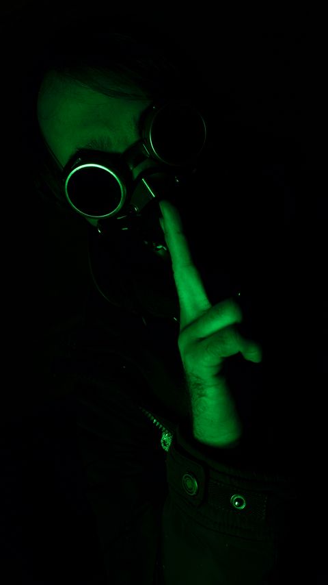 Download wallpaper 2160x3840 man, glasses, mask, steampunk, backlight, green, dark samsung galaxy s4, s5, note, sony xperia z, z1, z2, z3, htc one, lenovo vibe hd background