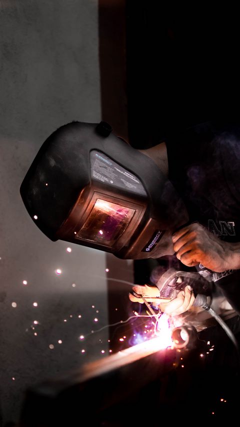 Download wallpaper 2160x3840 man, helmet, welding, sparks samsung galaxy s4, s5, note, sony xperia z, z1, z2, z3, htc one, lenovo vibe hd background