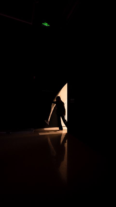 Download wallpaper 2160x3840 man, silhouette, exit, light, darkness samsung galaxy s4, s5, note, sony xperia z, z1, z2, z3, htc one, lenovo vibe hd background