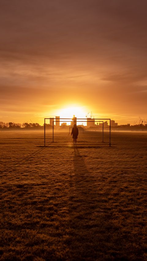 Download wallpaper 2160x3840 man, silhouette, gate, buildings, sunset samsung galaxy s4, s5, note, sony xperia z, z1, z2, z3, htc one, lenovo vibe hd background