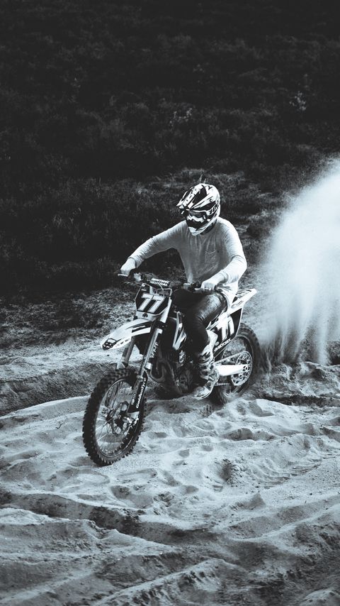 Download wallpaper 2160x3840 motorcycle, bike, motorcyclist, rally, sand, black and white samsung galaxy s4, s5, note, sony xperia z, z1, z2, z3, htc one, lenovo vibe hd background