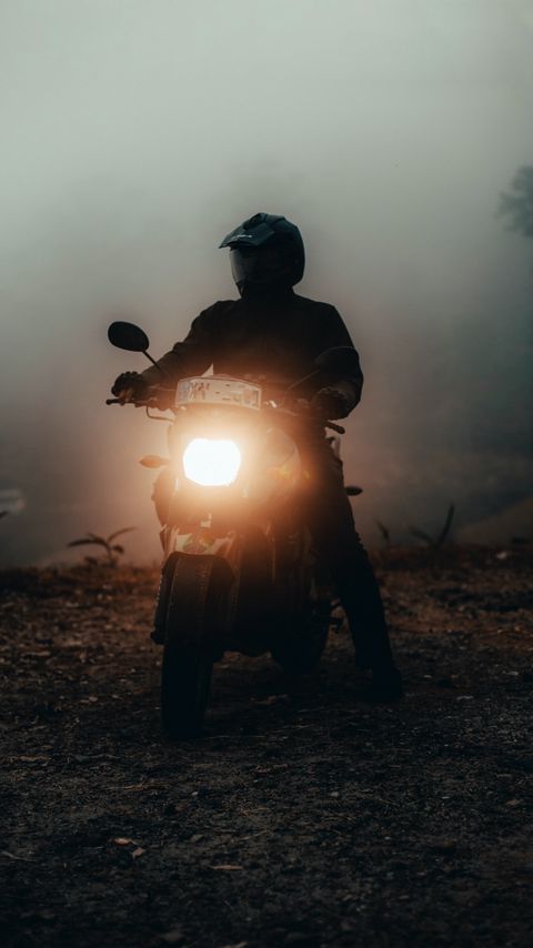 Download wallpaper 2160x3840 motorcycle, motorcyclist, headlight, light, fog samsung galaxy s4, s5, note, sony xperia z, z1, z2, z3, htc one, lenovo vibe hd background