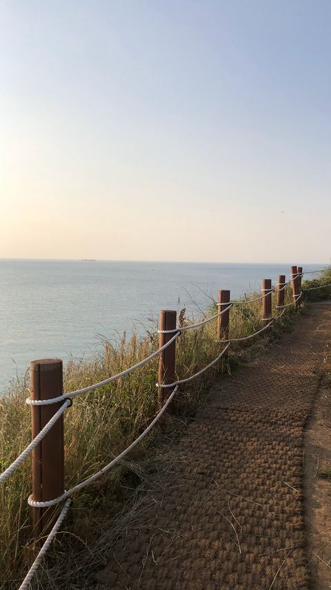 Download wallpaper 2160x3840 path, fence, ocean, nature, landscape samsung galaxy s4, s5, note, sony xperia z, z1, z2, z3, htc one, lenovo vibe hd background