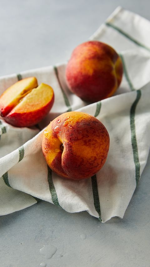 Download wallpaper 2160x3840 peaches, fruit, fresh, towel samsung galaxy s4, s5, note, sony xperia z, z1, z2, z3, htc one, lenovo vibe hd background