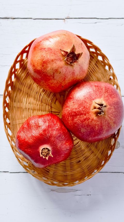 Download wallpaper 2160x3840 pomegranates, fruit, basket samsung galaxy s4, s5, note, sony xperia z, z1, z2, z3, htc one, lenovo vibe hd background