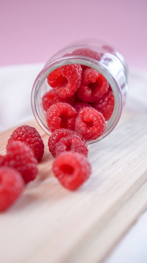 Download wallpaper 2160x3840 raspberries, berries, fresh, ripe samsung galaxy s4, s5, note, sony xperia z, z1, z2, z3, htc one, lenovo vibe hd background