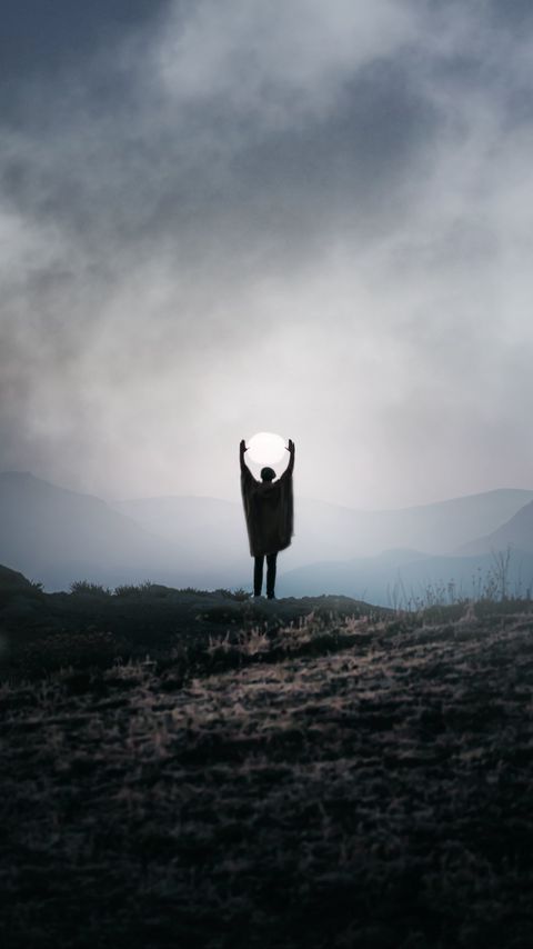 Download wallpaper 2160x3840 silhouette, alone, gesture, moon, mountains samsung galaxy s4, s5, note, sony xperia z, z1, z2, z3, htc one, lenovo vibe hd background