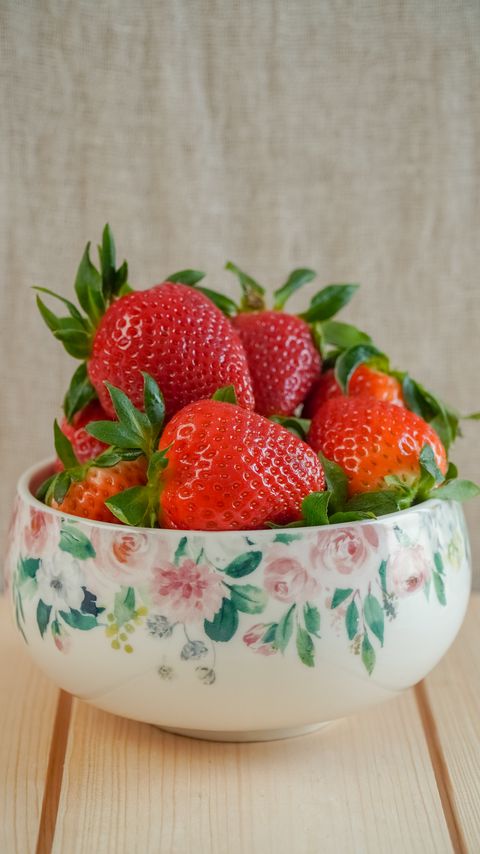 Download wallpaper 2160x3840 strawberries, berries, fruits, bowl samsung galaxy s4, s5, note, sony xperia z, z1, z2, z3, htc one, lenovo vibe hd background