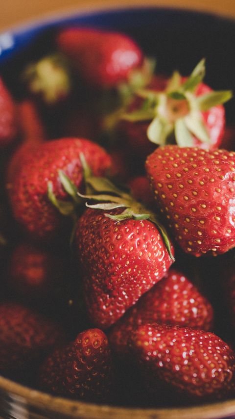 Download wallpaper 2160x3840 strawberry, berries, red, ripe, bowl samsung galaxy s4, s5, note, sony xperia z, z1, z2, z3, htc one, lenovo vibe hd background