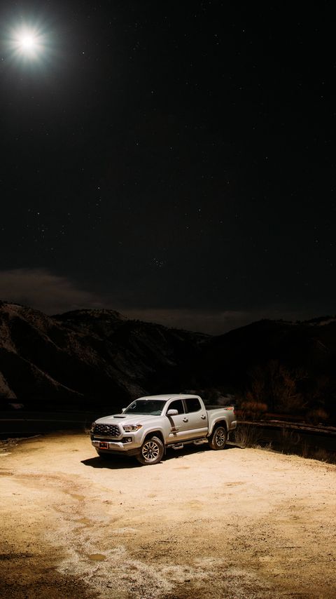 Download wallpaper 2160x3840 toyota, car, suv, gray, night samsung galaxy s4, s5, note, sony xperia z, z1, z2, z3, htc one, lenovo vibe hd background