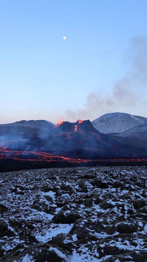 Download wallpaper 2160x3840 volcano, lava, eruption, smoke, nature samsung galaxy s4, s5, note, sony xperia z, z1, z2, z3, htc one, lenovo vibe hd background