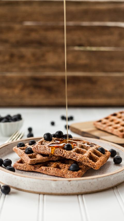 Download wallpaper 2160x3840 waffles, blueberries, honey, plate, dessert samsung galaxy s4, s5, note, sony xperia z, z1, z2, z3, htc one, lenovo vibe hd background