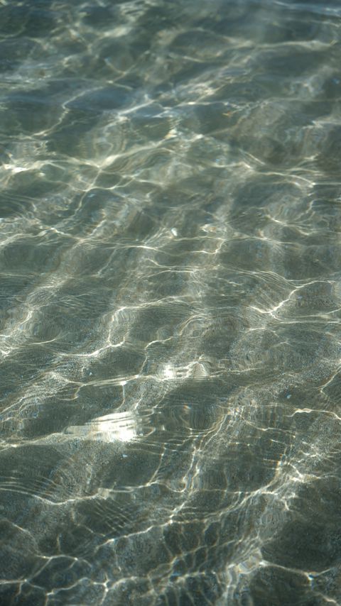 Download wallpaper 2160x3840 water, waves, glare, texture samsung galaxy s4, s5, note, sony xperia z, z1, z2, z3, htc one, lenovo vibe hd background