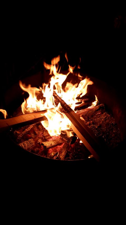 Download wallpaper 2160x3840 bonfire, logs, fire, flame, night, dark samsung galaxy s4, s5, note, sony xperia z, z1, z2, z3, htc one, lenovo vibe hd background