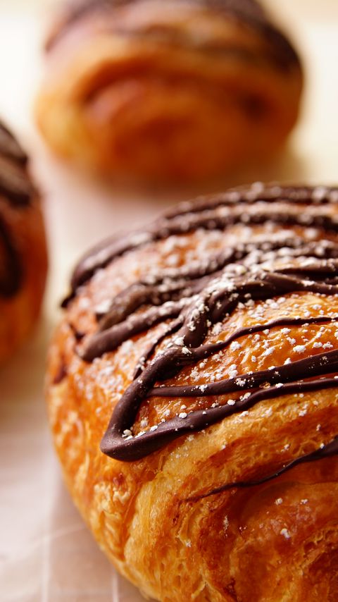 Download wallpaper 2160x3840 buns, pastries, chocolate, watering, dessert samsung galaxy s4, s5, note, sony xperia z, z1, z2, z3, htc one, lenovo vibe hd background