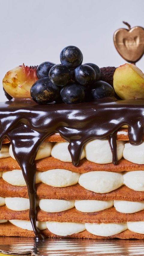 Download wallpaper 2160x3840 cake, chocolate, watering, fruit, dessert samsung galaxy s4, s5, note, sony xperia z, z1, z2, z3, htc one, lenovo vibe hd background