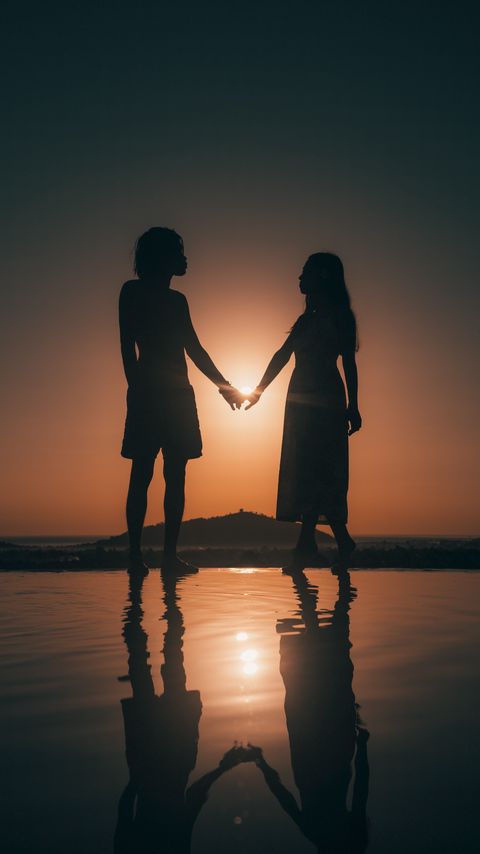 Download wallpaper 2160x3840 couple, silhouettes, sunset, love, romance samsung galaxy s4, s5, note, sony xperia z, z1, z2, z3, htc one, lenovo vibe hd background