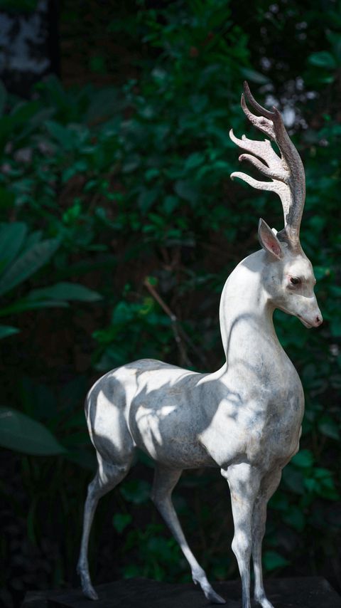 Download wallpaper 2160x3840 deer, statue, art samsung galaxy s4, s5, note, sony xperia z, z1, z2, z3, htc one, lenovo vibe hd background