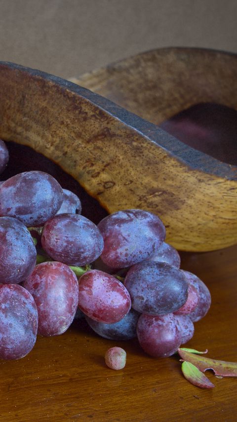 Download wallpaper 2160x3840 grapes, berries, bunch, fruit samsung galaxy s4, s5, note, sony xperia z, z1, z2, z3, htc one, lenovo vibe hd background