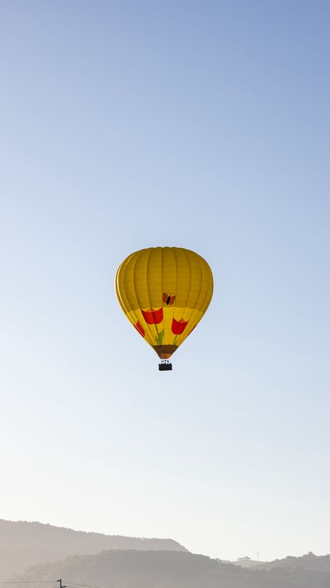 Download wallpaper 2160x3840 hot air balloon, sky, mountains samsung galaxy s4, s5, note, sony xperia z, z1, z2, z3, htc one, lenovo vibe hd background