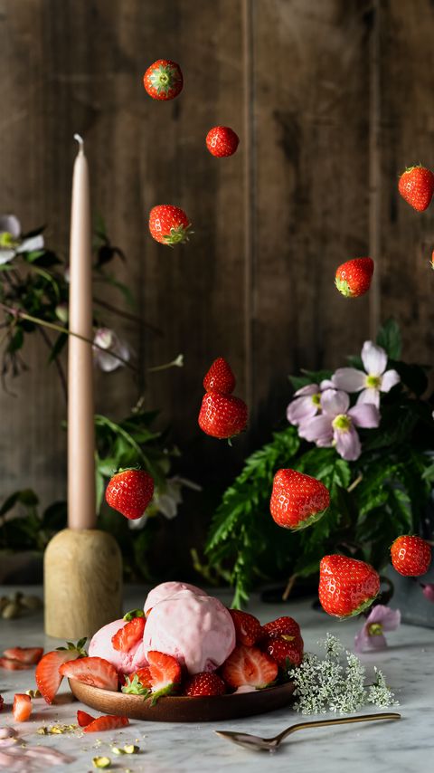 Download wallpaper 2160x3840 ice cream, strawberries, berries, dessert, plate samsung galaxy s4, s5, note, sony xperia z, z1, z2, z3, htc one, lenovo vibe hd background