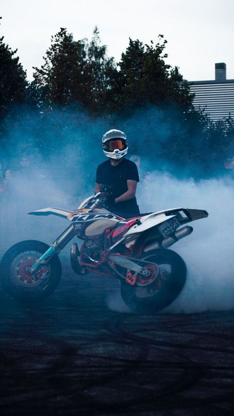 Download wallpaper 2160x3840 ktm, motorcycle, bike, motorcyclist, smoke, asphalt, drift samsung galaxy s4, s5, note, sony xperia z, z1, z2, z3, htc one, lenovo vibe hd background