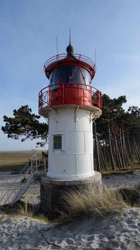 Download wallpaper 2160x3840 lighthouse, tower, beach, sand samsung galaxy s4, s5, note, sony xperia z, z1, z2, z3, htc one, lenovo vibe hd background