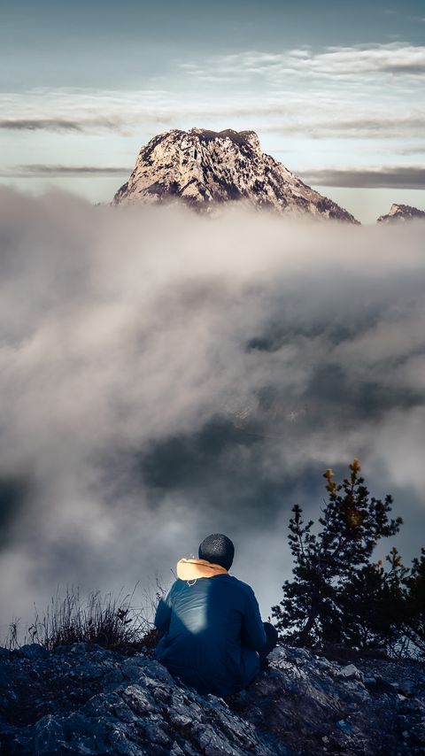 Download wallpaper 2160x3840 man, alone, mountains, fog, nature samsung galaxy s4, s5, note, sony xperia z, z1, z2, z3, htc one, lenovo vibe hd background