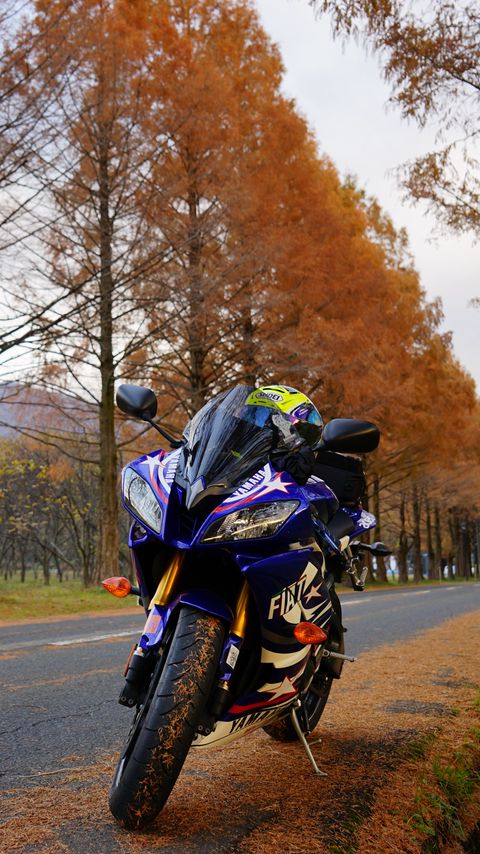 Download wallpaper 2160x3840 motorcycle, bike, blue, road samsung galaxy s4, s5, note, sony xperia z, z1, z2, z3, htc one, lenovo vibe hd background