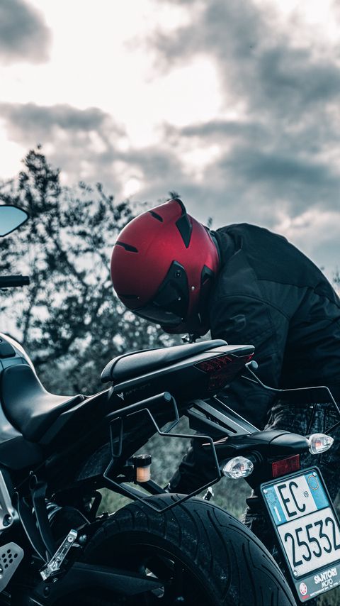 Download wallpaper 2160x3840 motorcycle, black, motorcyclist, helmet samsung galaxy s4, s5, note, sony xperia z, z1, z2, z3, htc one, lenovo vibe hd background