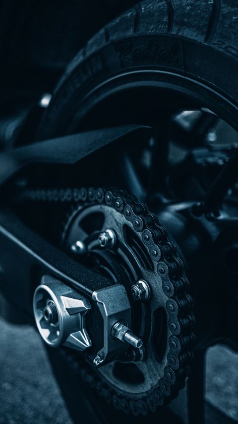 Download wallpaper 2160x3840 motorcycle, wheel, chain, mechanism samsung galaxy s4, s5, note, sony xperia z, z1, z2, z3, htc one, lenovo vibe hd background