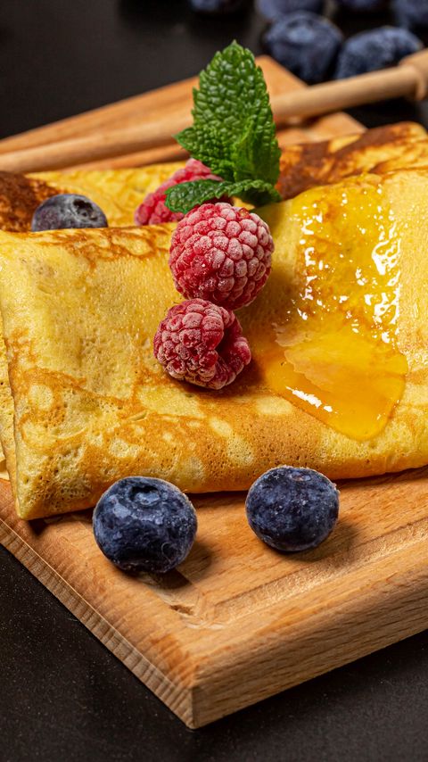 Download wallpaper 2160x3840 pancakes, berries, honey, breakfast, dessert samsung galaxy s4, s5, note, sony xperia z, z1, z2, z3, htc one, lenovo vibe hd background