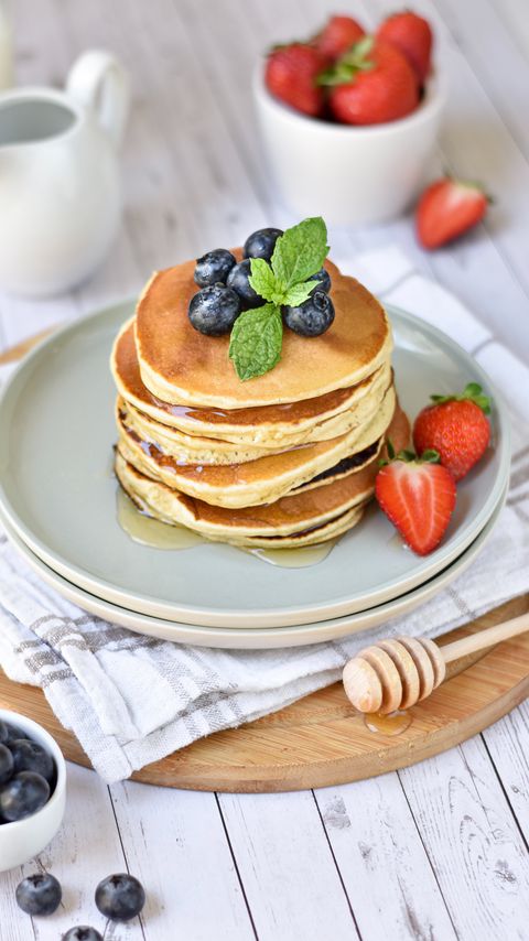 Download wallpaper 2160x3840 pancakes, berries, pastries, breakfast, dessert samsung galaxy s4, s5, note, sony xperia z, z1, z2, z3, htc one, lenovo vibe hd background