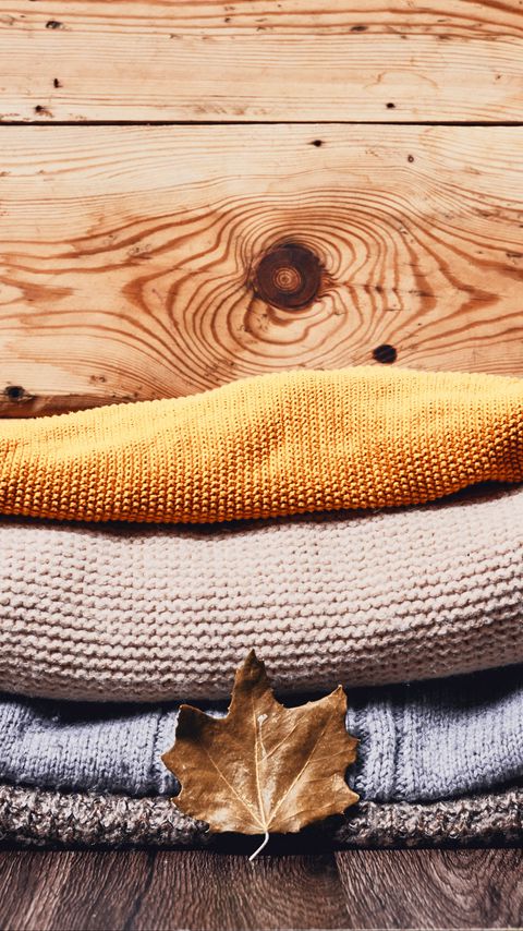 Download wallpaper 2160x3840 sweaters, leaf, dry, autumn, aesthetics samsung galaxy s4, s5, note, sony xperia z, z1, z2, z3, htc one, lenovo vibe hd background