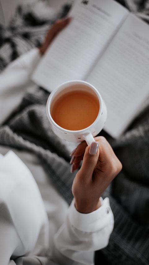 Download wallpaper 2160x3840 tea, cup, hand, book, reading samsung galaxy s4, s5, note, sony xperia z, z1, z2, z3, htc one, lenovo vibe hd background