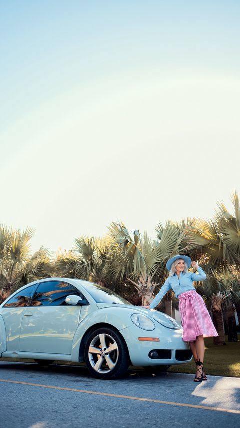 Download wallpaper 2160x3840 volkswagen beetle, volkswagen, car, blue, girl, road samsung galaxy s4, s5, note, sony xperia z, z1, z2, z3, htc one, lenovo vibe hd background