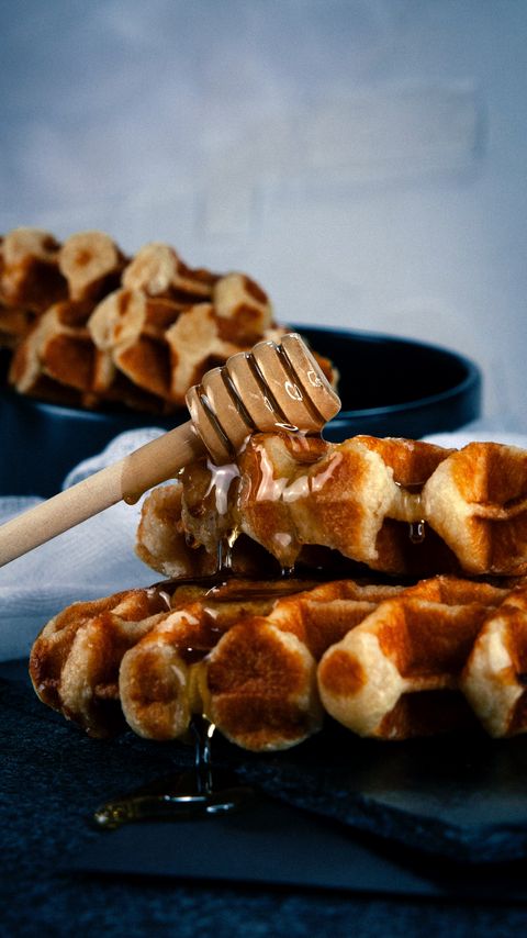 Download wallpaper 2160x3840 waffles, honey, dessert, sweet samsung galaxy s4, s5, note, sony xperia z, z1, z2, z3, htc one, lenovo vibe hd background