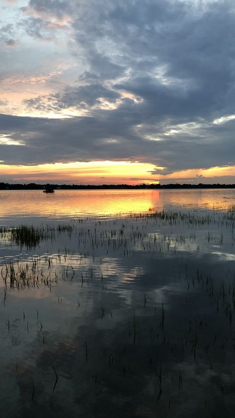 Download wallpaper 2160x3840 lake, clouds, reflection, twilight, landscape samsung galaxy s4, s5, note, sony xperia z, z1, z2, z3, htc one, lenovo vibe hd background