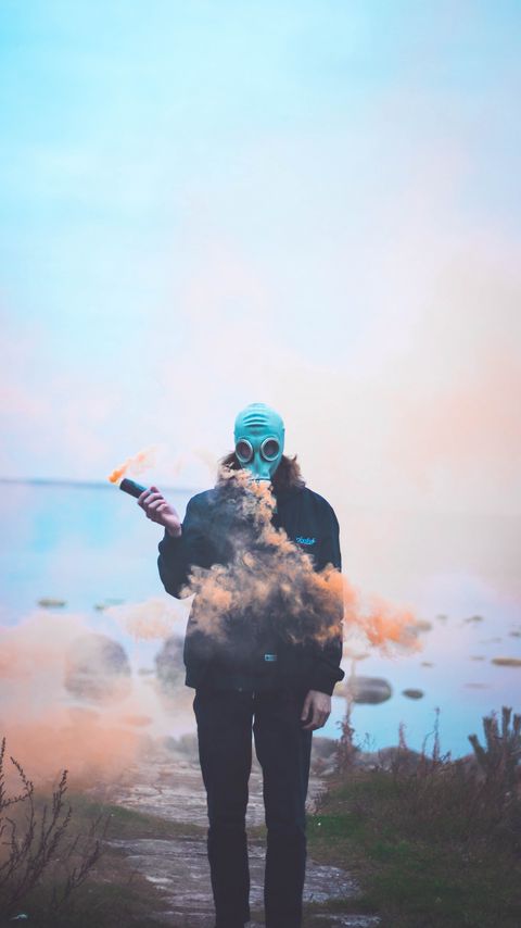 Download wallpaper 2160x3840 man, gas mask, mask, smoke samsung galaxy s4, s5, note, sony xperia z, z1, z2, z3, htc one, lenovo vibe hd background