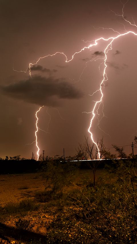 Download wallpaper 2160x3840 thunderstorm, lightning, flash, twilight, nature, dark samsung galaxy s4, s5, note, sony xperia z, z1, z2, z3, htc one, lenovo vibe hd background