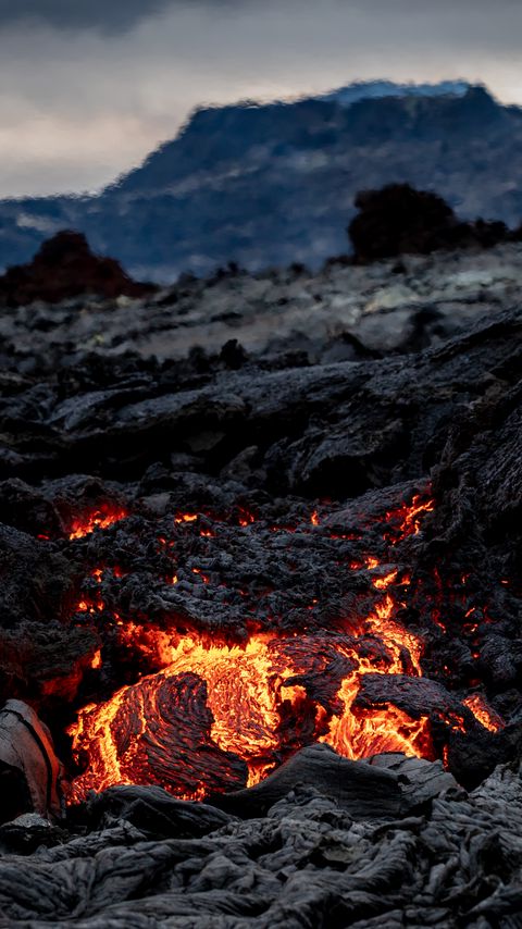 Download wallpaper 2160x3840 volcano, lava, hot, nature samsung galaxy s4, s5, note, sony xperia z, z1, z2, z3, htc one, lenovo vibe hd background