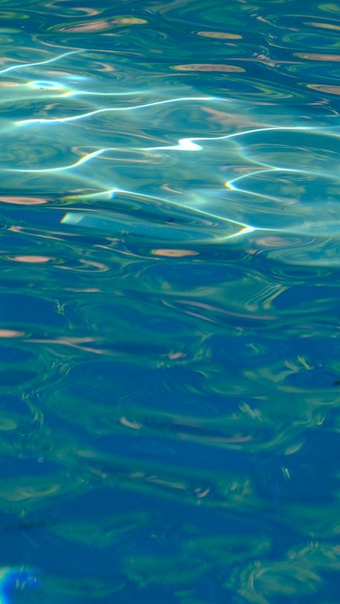 Download wallpaper 2160x3840 water, waves, macro, blue samsung galaxy s4, s5, note, sony xperia z, z1, z2, z3, htc one, lenovo vibe hd background