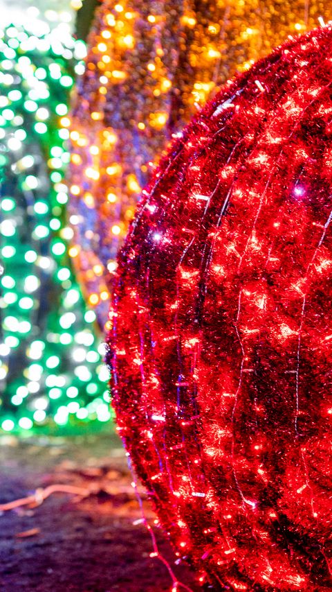Download wallpaper 2160x3840 ball, garland, light, new year, christmas samsung galaxy s4, s5, note, sony xperia z, z1, z2, z3, htc one, lenovo vibe hd background