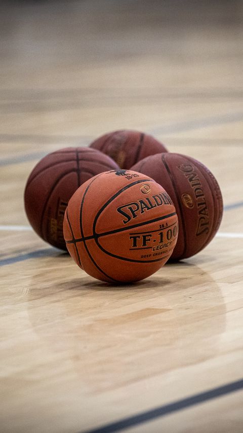 Download wallpaper 2160x3840 balls, basketball, sport samsung galaxy s4, s5, note, sony xperia z, z1, z2, z3, htc one, lenovo vibe hd background