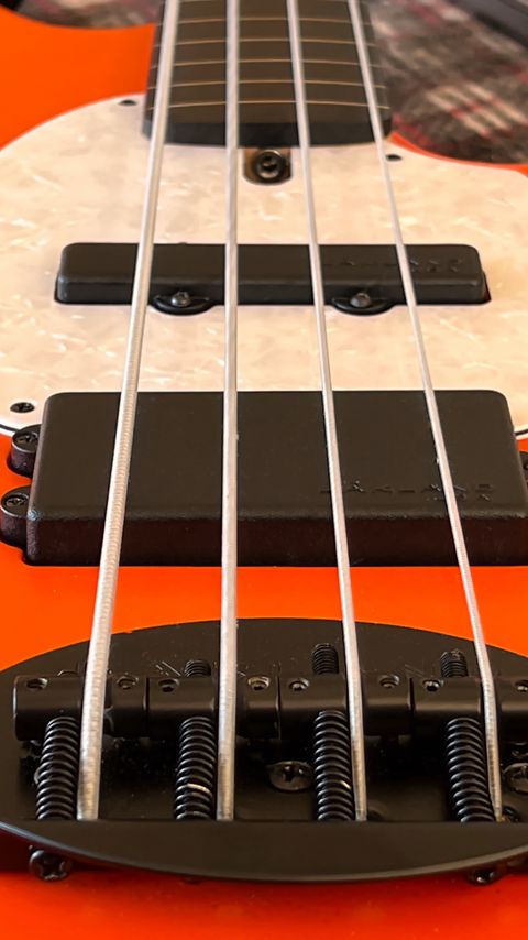 Download wallpaper 2160x3840 bass guitar, guitar, strings, music, musical instrument samsung galaxy s4, s5, note, sony xperia z, z1, z2, z3, htc one, lenovo vibe hd background