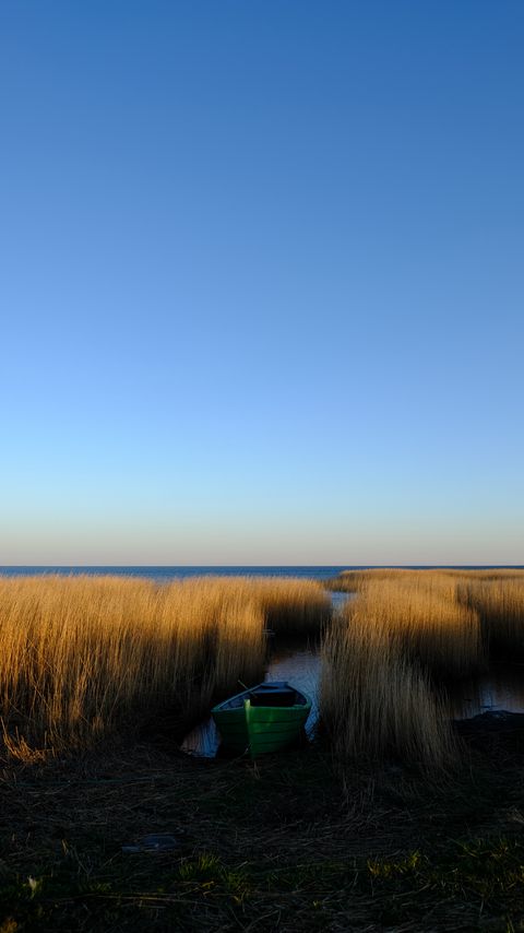 Download wallpaper 2160x3840 boat, grass, water, lake, fjords samsung galaxy s4, s5, note, sony xperia z, z1, z2, z3, htc one, lenovo vibe hd background