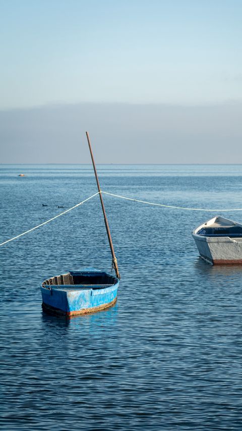 Download wallpaper 2160x3840 boat, rope, sea, minimalism, blue samsung galaxy s4, s5, note, sony xperia z, z1, z2, z3, htc one, lenovo vibe hd background