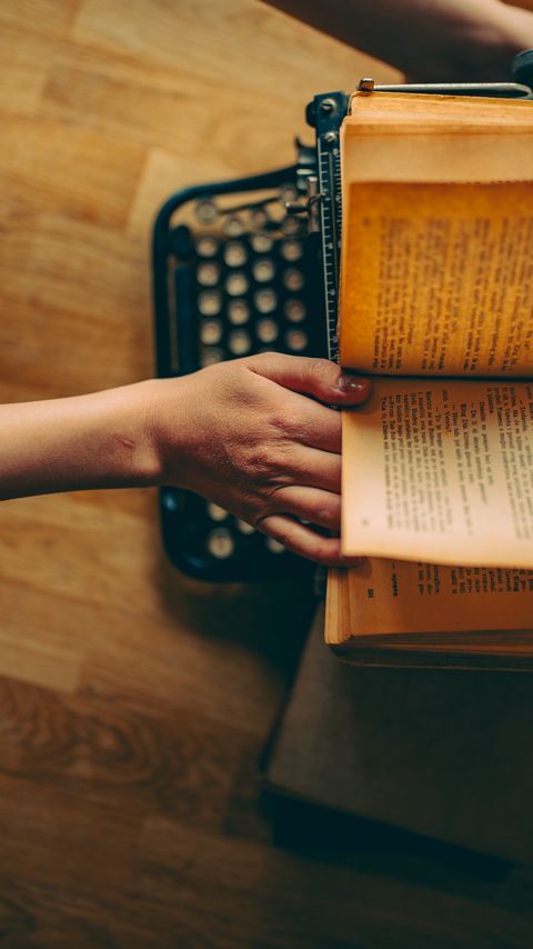 Download wallpaper 2160x3840 book, hand, typewriter, vintage samsung galaxy s4, s5, note, sony xperia z, z1, z2, z3, htc one, lenovo vibe hd background