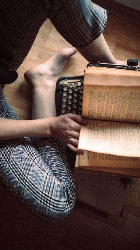 Download wallpaper 2160x3840 book, typewriter, hand, reading samsung galaxy s4, s5, note, sony xperia z, z1, z2, z3, htc one, lenovo vibe hd background