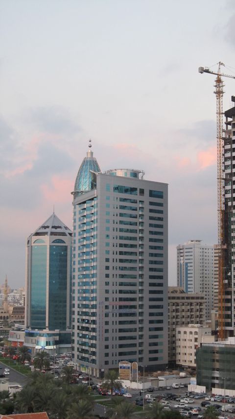 Download wallpaper 2160x3840 buildings, architecture, city, street samsung galaxy s4, s5, note, sony xperia z, z1, z2, z3, htc one, lenovo vibe hd background